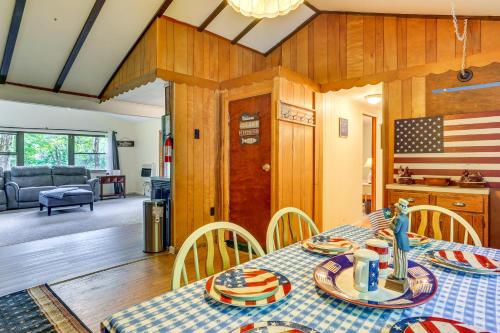 Spacious Lake Ariel Cabin with Deck and Pool Access! in Lake Ariel, USA