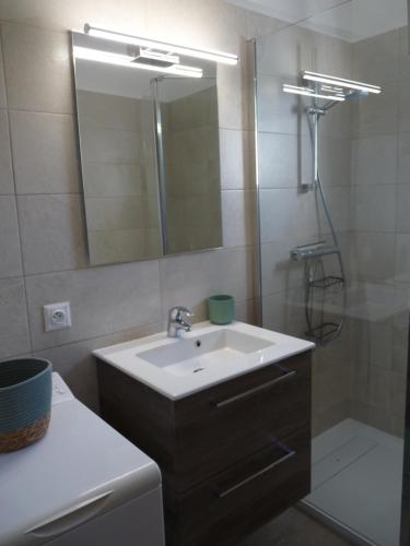 Shower, Appartement independant dans villa, entre Frejus et St Raphael near lou caleu