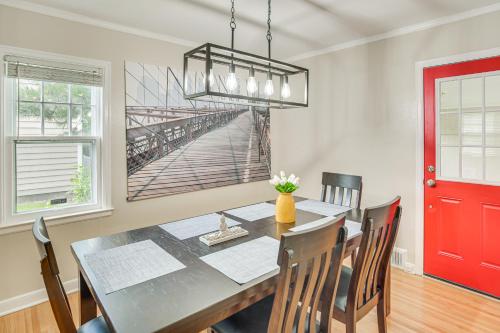 Charming Saint Paul Retreat 7 Mi to Downtown! in Saint Paul, USA
