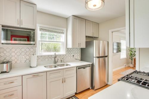 Charming Saint Paul Retreat 7 Mi to Downtown! in Saint Paul, USA