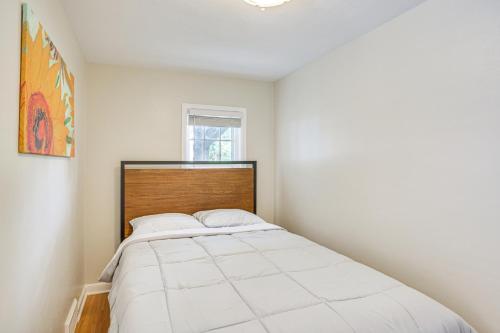 Charming Saint Paul Retreat 7 Mi to Downtown! in Saint Paul, USA