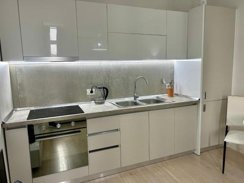 Lovely and Central Apartment - 24H Self Check-In, Tirana (photo 6)