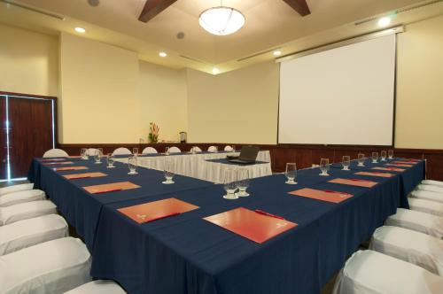 Fiesta Inn Cuautitlan in Tepotzotlán, Mexico