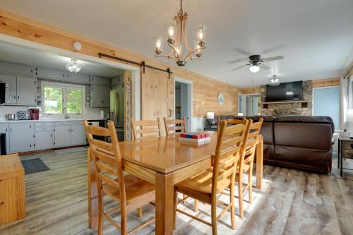 Lakefront Home in Hartford Hot Tub, Kayaks and Dock in Coloma, USA