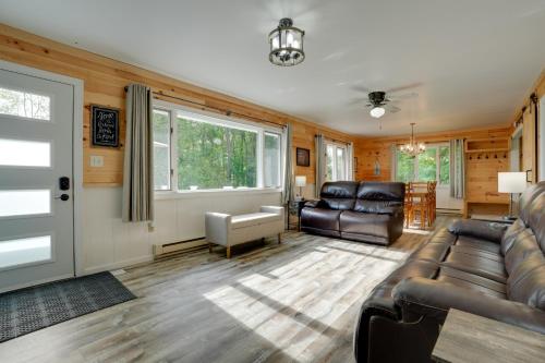 Lakefront Home in Hartford Hot Tub, Kayaks and Dock in Coloma, USA