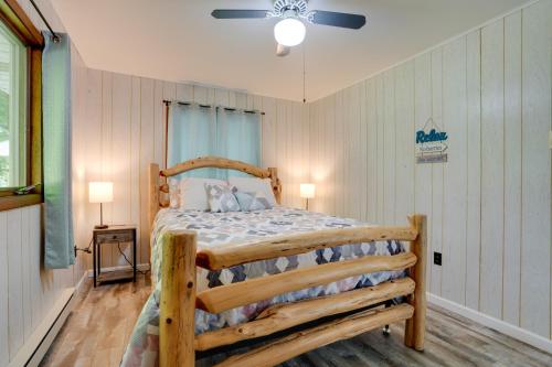 Lakefront Home in Hartford Hot Tub, Kayaks and Dock