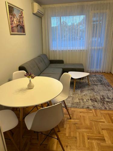 Апартамент Рейна