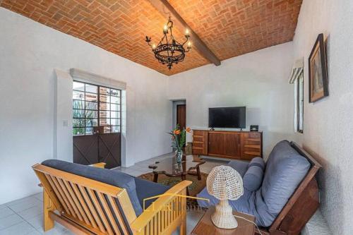 Increible casa con alberca, billar, fut, voleibol, cocinera incluida in Cuernavaca, Mexico