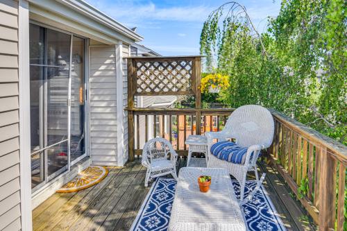 Beautiful Portsmouth Cottage By the Sea w/ Jacuzzi in Portsmouth (RI)