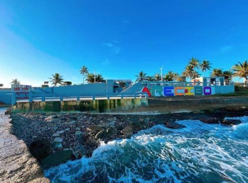 New! Mini Casa de Playa in อเรซีโบ