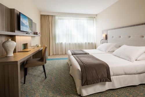 Golden Tulip Aix les Bains - Hotel & Spa The 4-star Golden Tulip Aix les Bains - Le Garden Hotel & Spa offers comfort and convenience whether youre on business or holiday in Aix-les-Bains-Gresy. The hotel has everything you need for a comfo