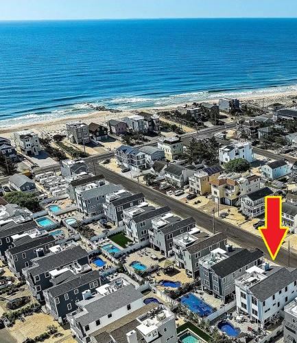LBI - Pool Hot Tub Beach Block Pet Friendly NEW CONSTRUCTION in Long Beach, USA
