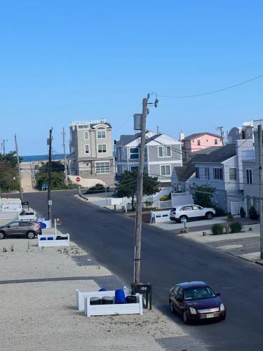 LBI - Pool Hot Tub Beach Block Pet Friendly NEW CONSTRUCTION in Long Beach, USA
