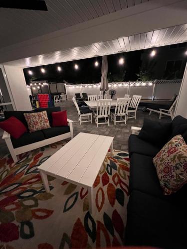 LBI - Pool Hot Tub Beach Block Pet Friendly NEW CONSTRUCTION in Long Beach, USA