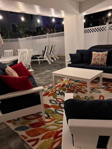LBI - Pool Hot Tub Beach Block Pet Friendly NEW CONSTRUCTION in Long Beach, USA