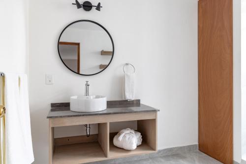 One-Bedroom Apartment image 1