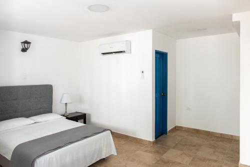 Double Room image 4