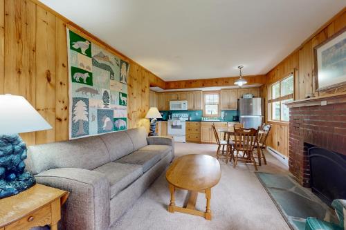 Takundewide Cabin in Queensbury, USA
