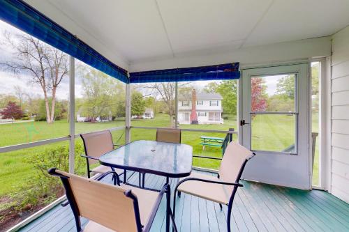 Takundewide Cabin in Queensbury, USA