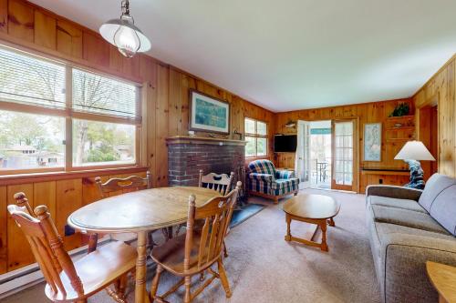 Takundewide Cabin in Queensbury, USA