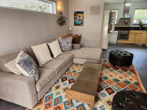 Charming fully fitted double storey Cottage near Constantia Village - image 4