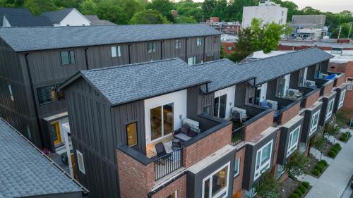 Your St Elmo Getaway for Rock City & Ruby Falls, 2BD townhome, 6 min to downtown in Chattanooga, USA