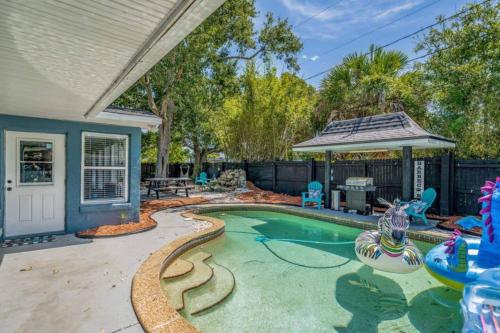 Big Savings! 5br Poolside