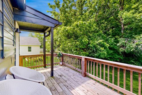 Blue Home Lodge in Burlington, USA