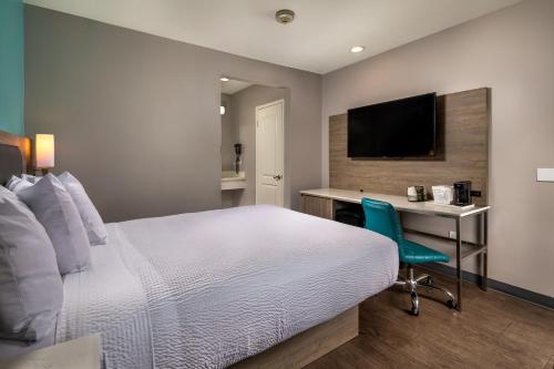 Travelodge by Wyndham LAX South - image 11