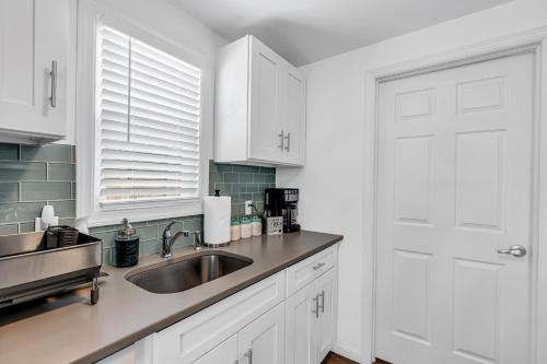 Kitchen, Highly Rated Beach House Blocks to Beach & Main St 6 Badges, Patio, Grill in Belmar