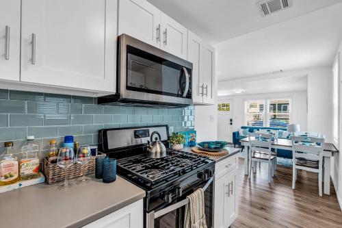 Kitchen, Highly Rated Beach House Blocks to Beach & Main St 6 Badges, Patio, Grill in Belmar