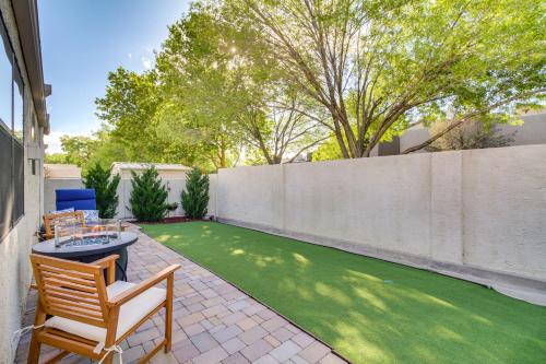 Charming Albuquerque Townhouse about 13 Mi to Downtown in Alameda, USA