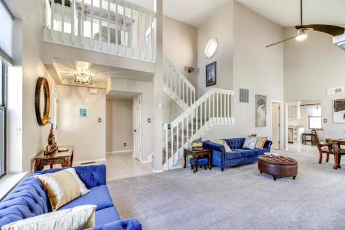 Charming Albuquerque Townhouse about 13 Mi to Downtown in Alameda, USA