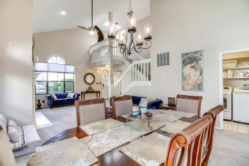 Charming Albuquerque Townhouse about 13 Mi to Downtown in Alameda, USA