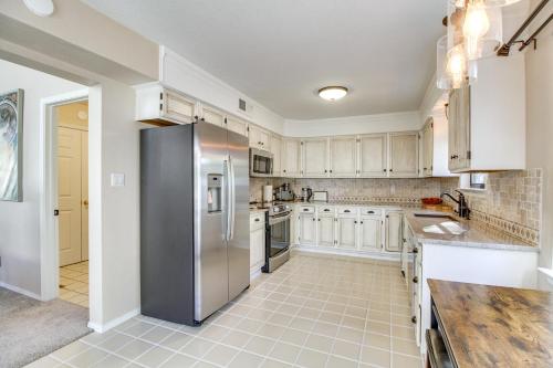 Charming Albuquerque Townhouse about 13 Mi to Downtown in Alameda, USA