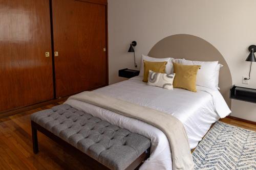 Two-Bedroom Deluxe Apartment image 10