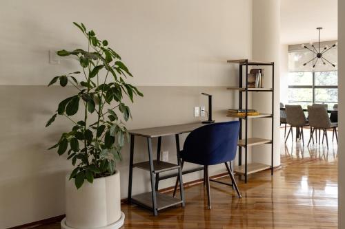 Two-Bedroom Deluxe Apartment image 9