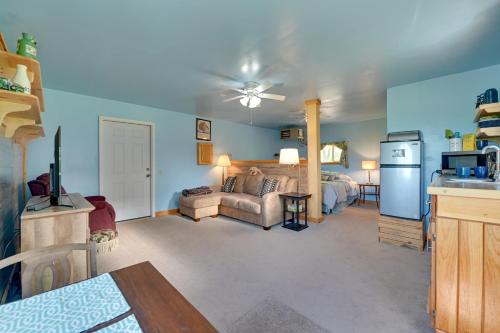Cozy Catskills Studio Rental with Mountain Views! in Stamford, USA