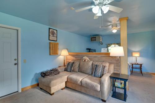Cozy Catskills Studio Rental with Mountain Views! in Stamford, USA