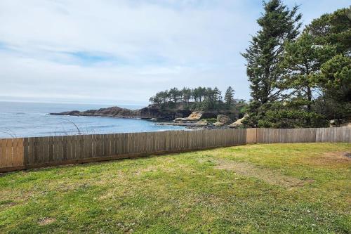 Ocean Front Condo Walk to Everything! Whale Watcher's Point - image 14