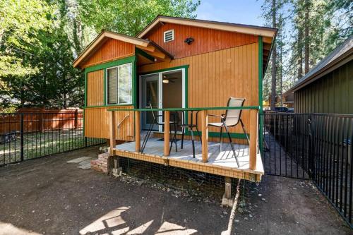 Moonridge Pines Cabin, Fireplace, 5 min to Summit in Big Bear Lake, USA