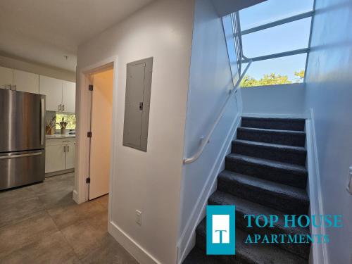 645 Airport Top House Apartments in Miami, USA