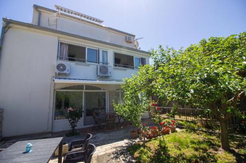 Apartment Nin 5805b - image 4