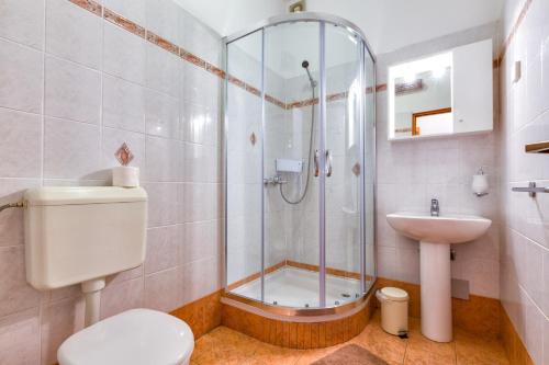 Two-Bedroom Apartment with Terrace and Sea View image 10