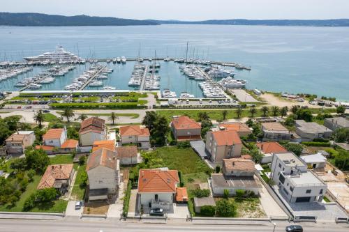 Villa Barbara-Kastela with heated pool