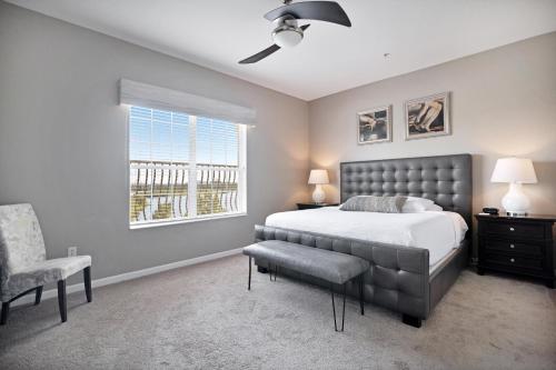 Stunning Vista Cay Lake View Penthouse Loft Near theme Parks and walk to the Convention center in Orlando, USA