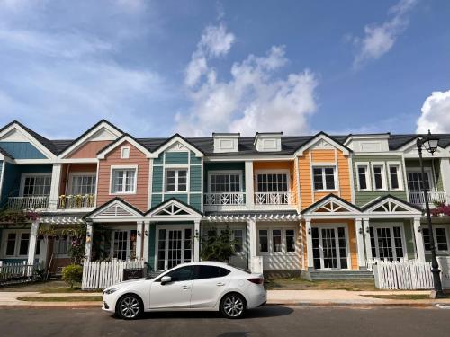 Three-Bedroom House image 10