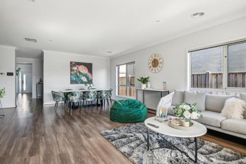 Shine Point Cook - Elegant Home Sweet Home - Maddingley