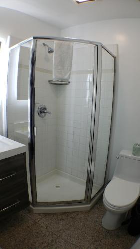Standard King Room image 6