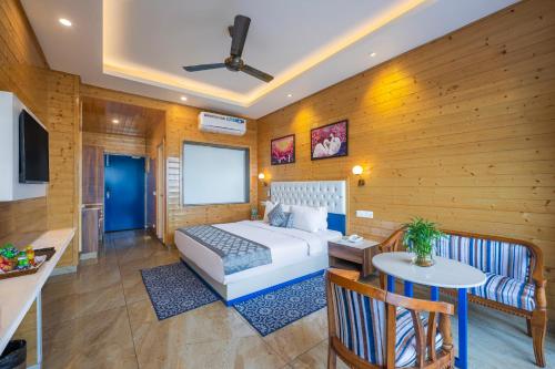 Hotel Wood Stock Luxury - A Boutique Property - Penthouse - Open Air Restaurant & Terrace